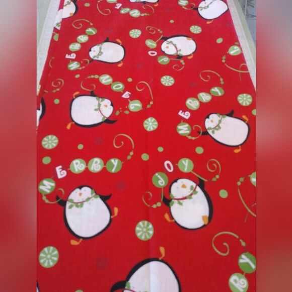 FABRIC Christmas Penguins on Red Background 1 Yard 44 x 36 Cotton - Picture 1 of 4